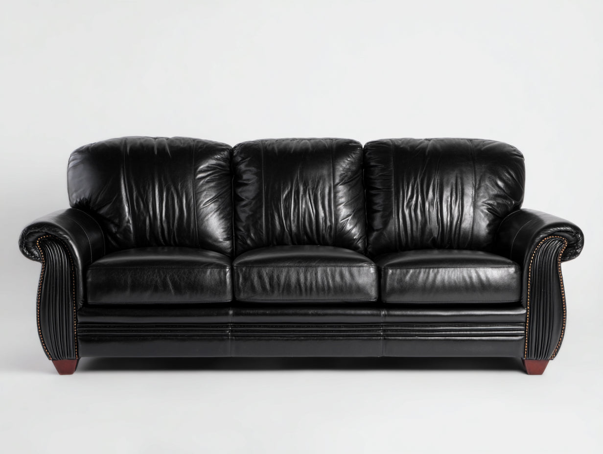 Gerades Sofa 3-Sitzer mit Bezug in Lederoptik 220 x 95 x 95 cm - Schwarz - Gerollte Armlehnen und Ziernagelbesatz im klassischen Stil